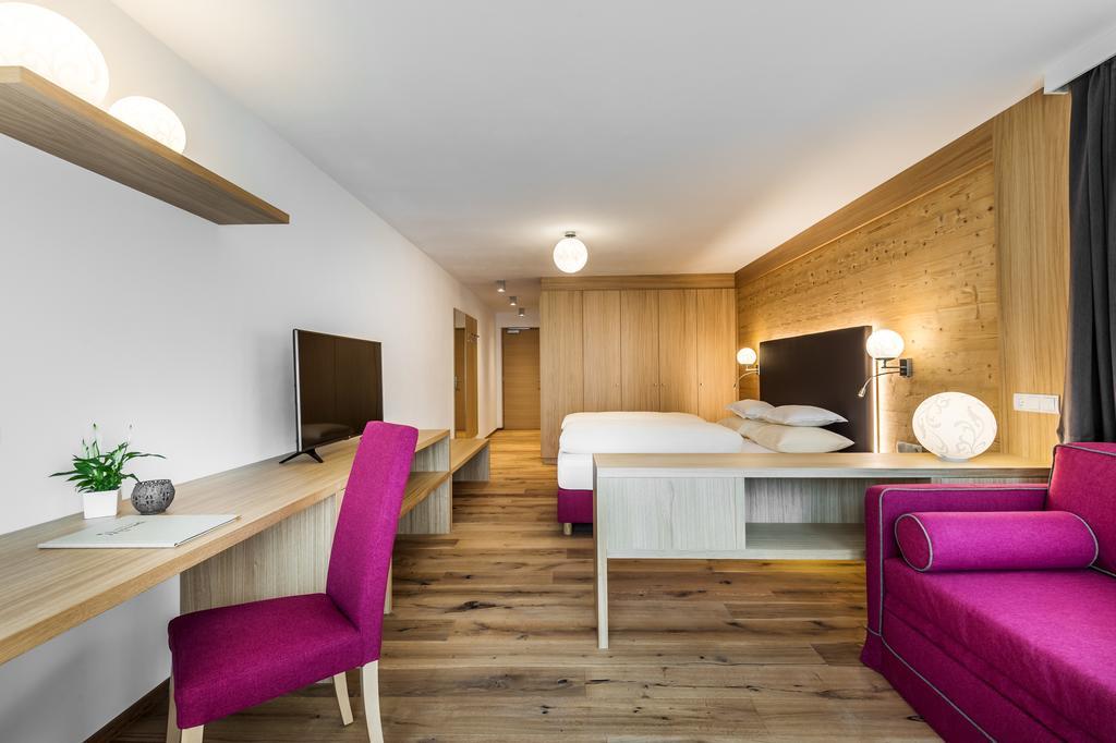 Hotel Miramonti Бадия Экстерьер фото